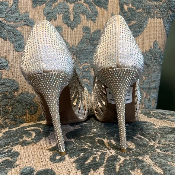 LE Chateau size 7.5 ivory heels with crystals - Picture 5 of 7